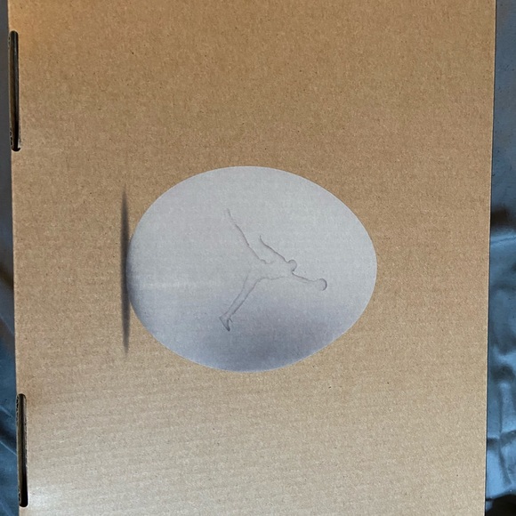 Used Jordan 12s main image 4